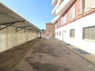 Posto auto in affitto a pescara via pesaro, 2