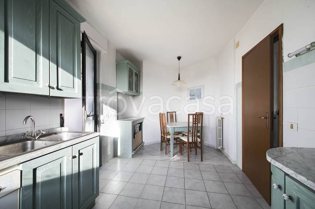 Appartamento in vendita a Viterbo via Porsenna