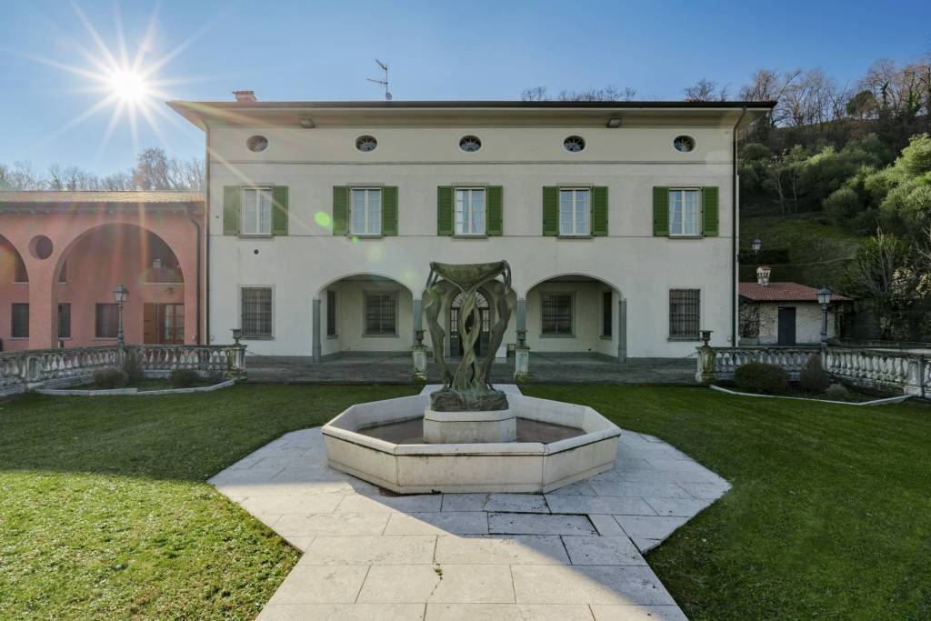 Villa in vendita a Erbusco via Albano Zanella