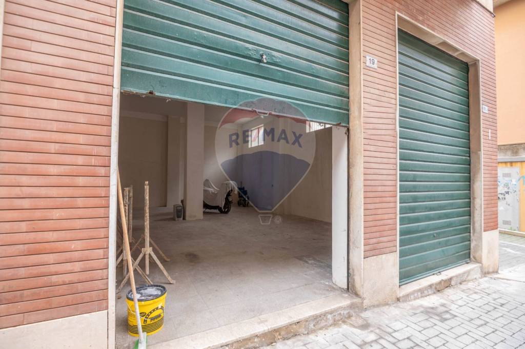 Garage in vendita a Caltagirone via Santa Maria Goretti, 19-19/a