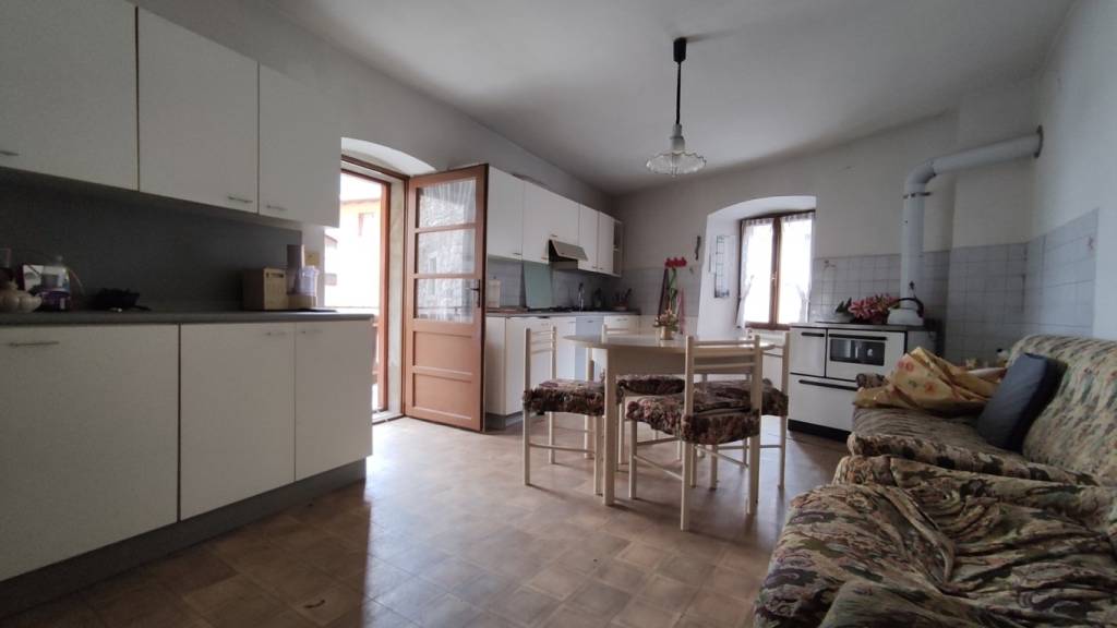 Casa Indipendente in vendita a Vallelaghi via Montagnola, 10