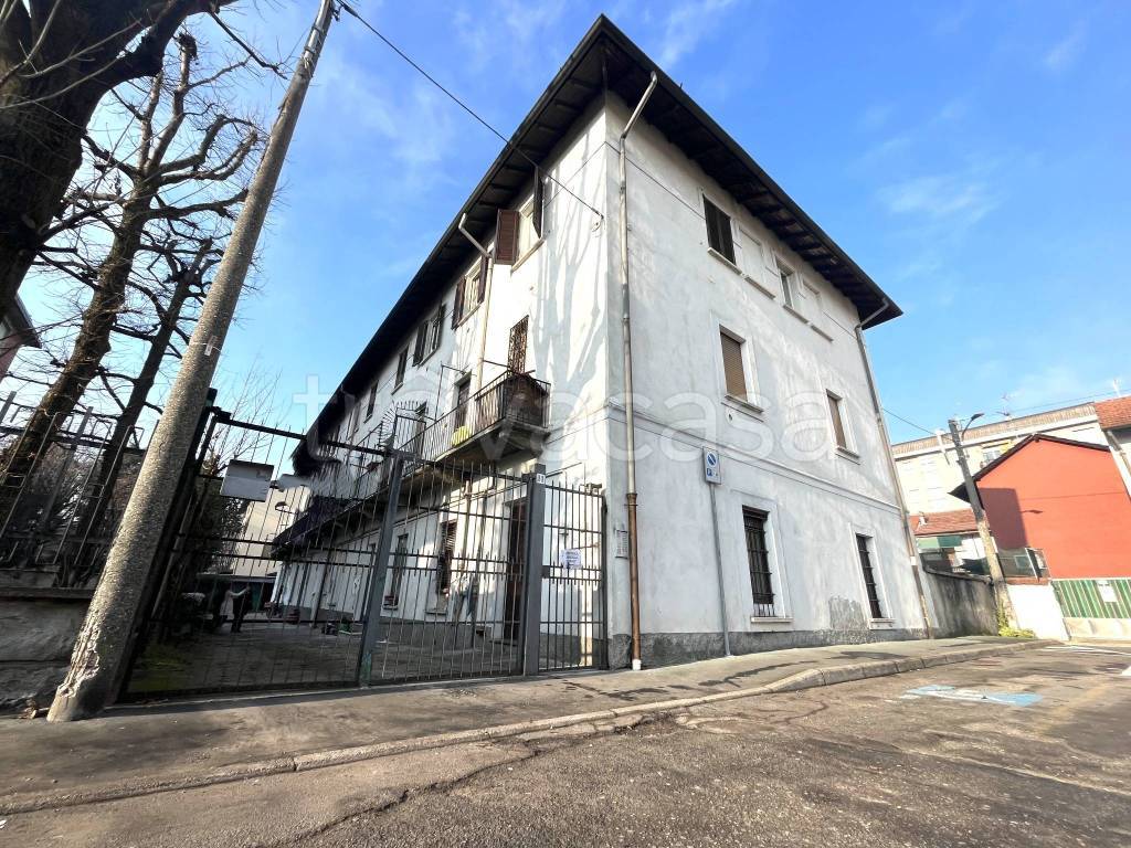 Appartamento in vendita a Legnano via Antonio Rosmini, 11