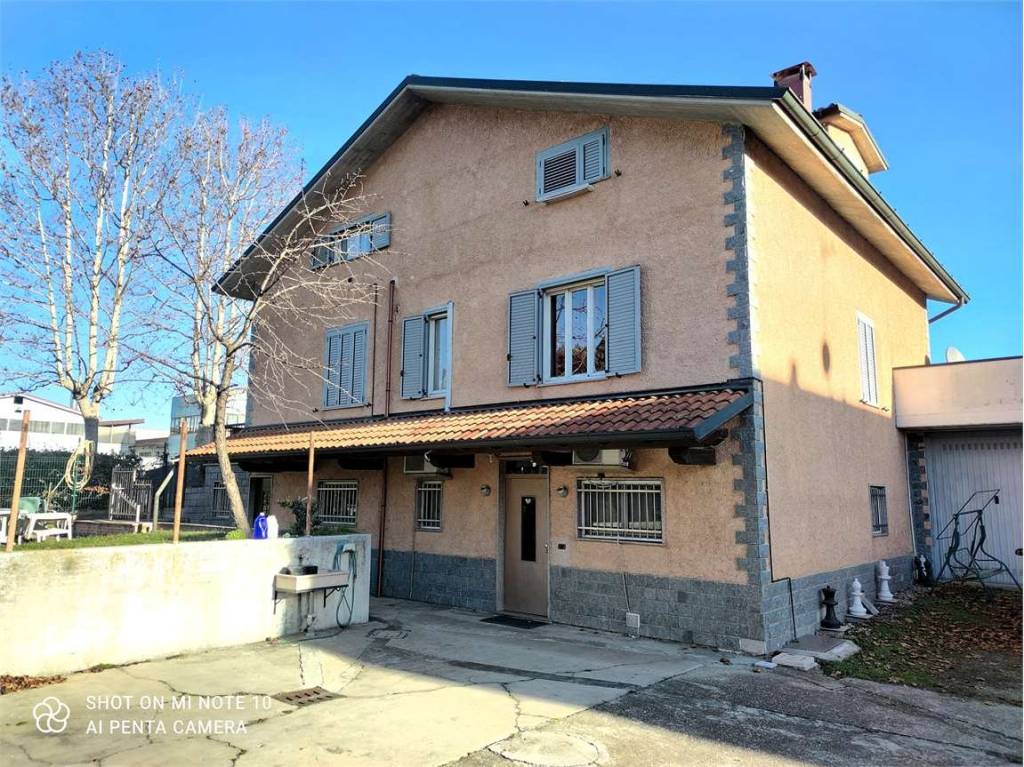 Appartamento in vendita a Carpiano via Giuseppe Garibaldi, 2