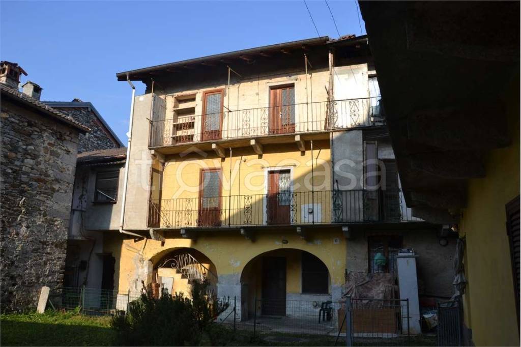 Casa Indipendente in vendita a Cambiasca via Simonetta , 21
