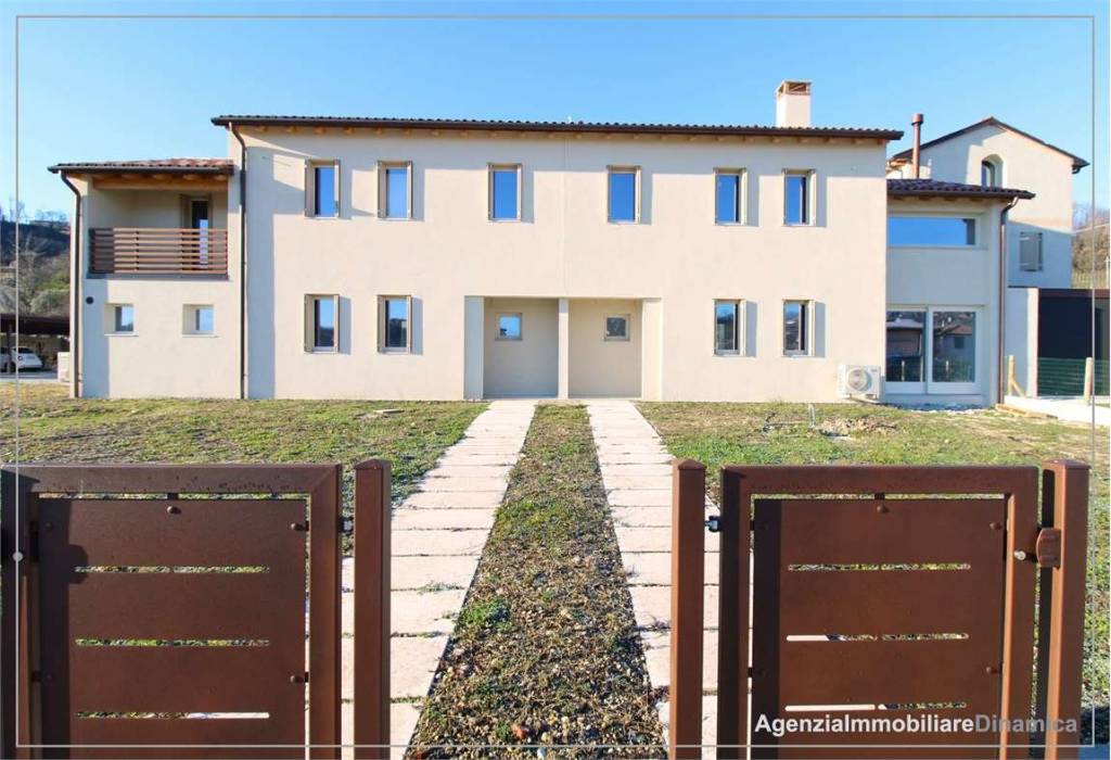 Villa Bifamiliare in vendita a San Pietro di Feletto via Maset