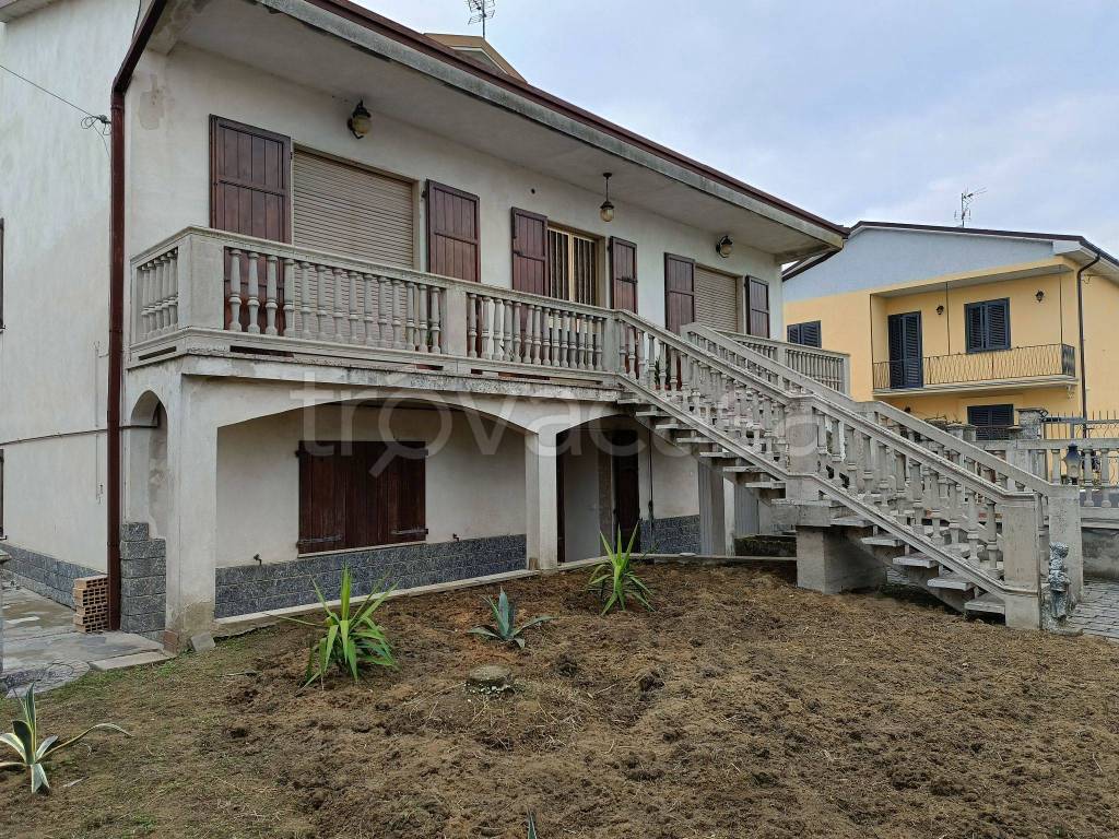 Villa Bifamiliare in in vendita da privato a Garlasco via Madonna della Bozzola, 111/11