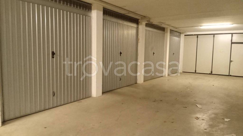 Garage in affitto a Viterbo largo Francesco Nagni, 1