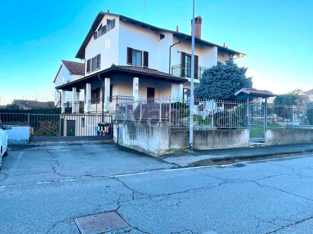 Villa in vendita a Brandizzo via Leinì