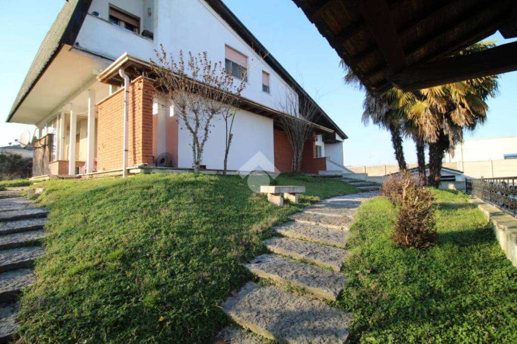 Villa in vendita a Suzzara via Massarenti, 9