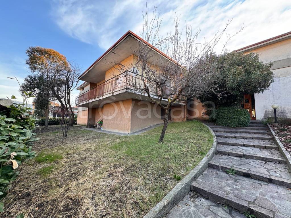 Villa Bifamiliare in vendita a Calusco d'Adda via San Rocco, 128