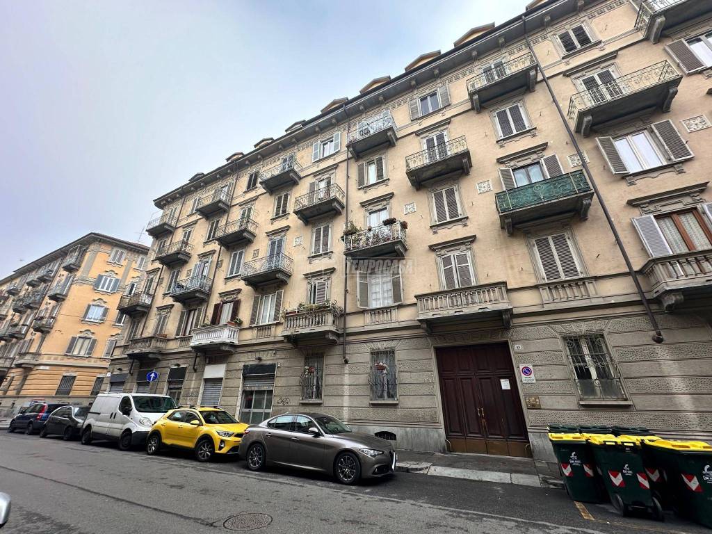 Appartamento in vendita a Torino via Cesana 43