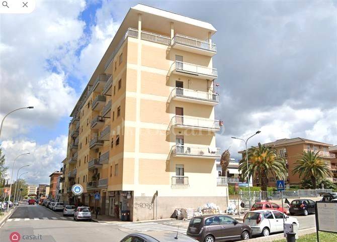 Appartamento in vendita ad Aprilia via Ugo Foscolo, 14