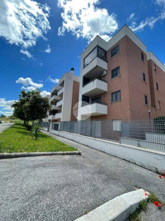 Appartamento in vendita a Roma via Raffaello Liberti, 65