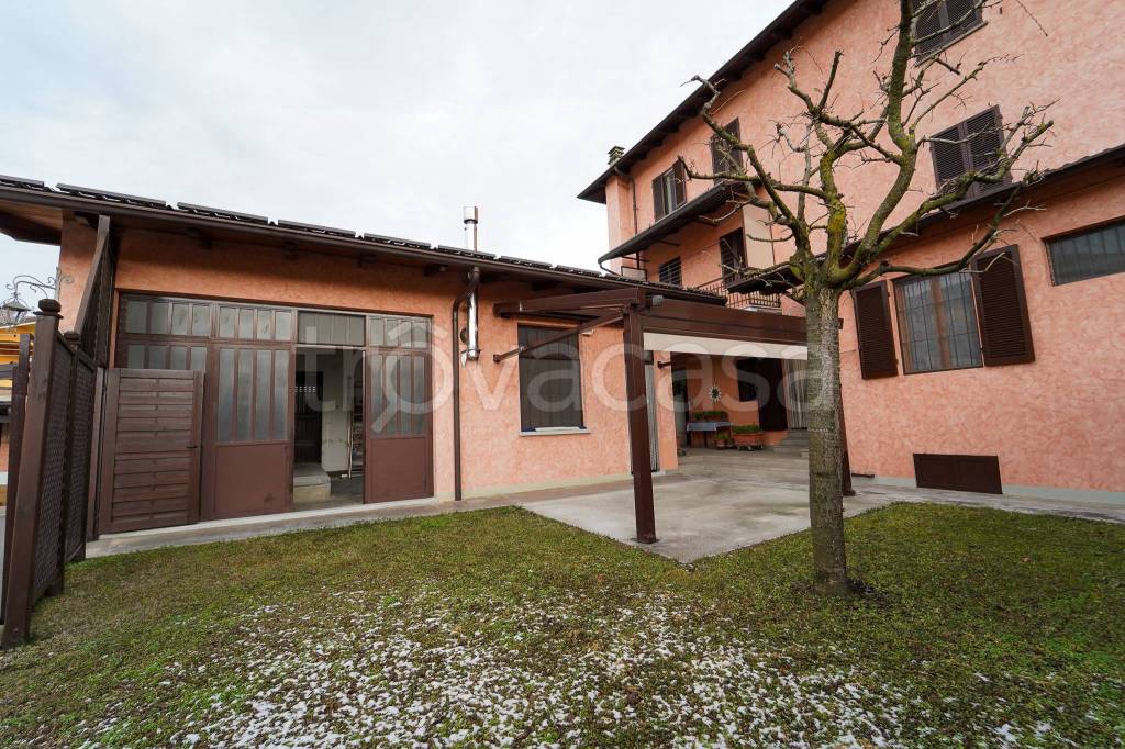 Villa Bifamiliare in vendita a Dronero via Pelvo, 7