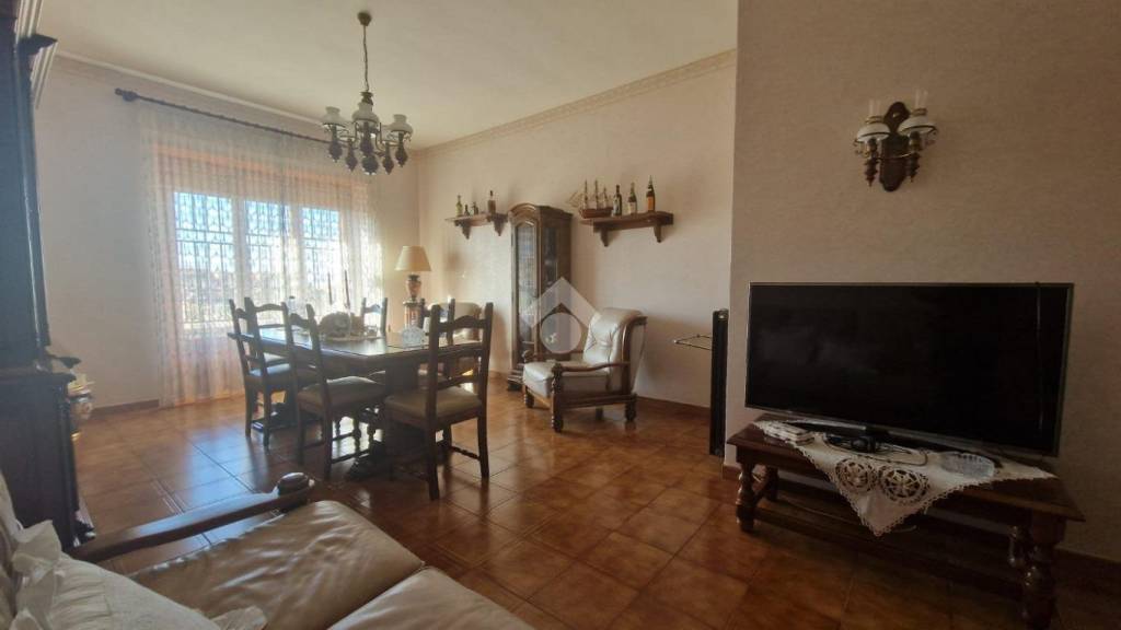 Appartamento in vendita a Roma via Acquaviva delle Fonti, 39