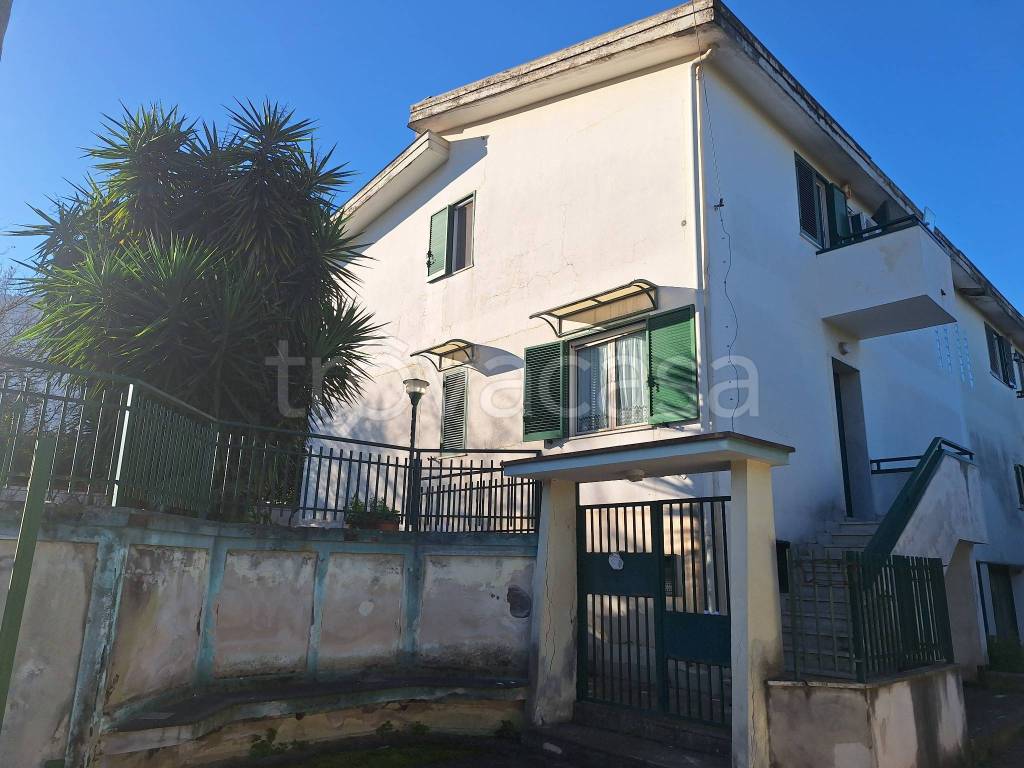 Villa a Schiera in vendita ad Angri via Alveo Sant'Alfonso, 40