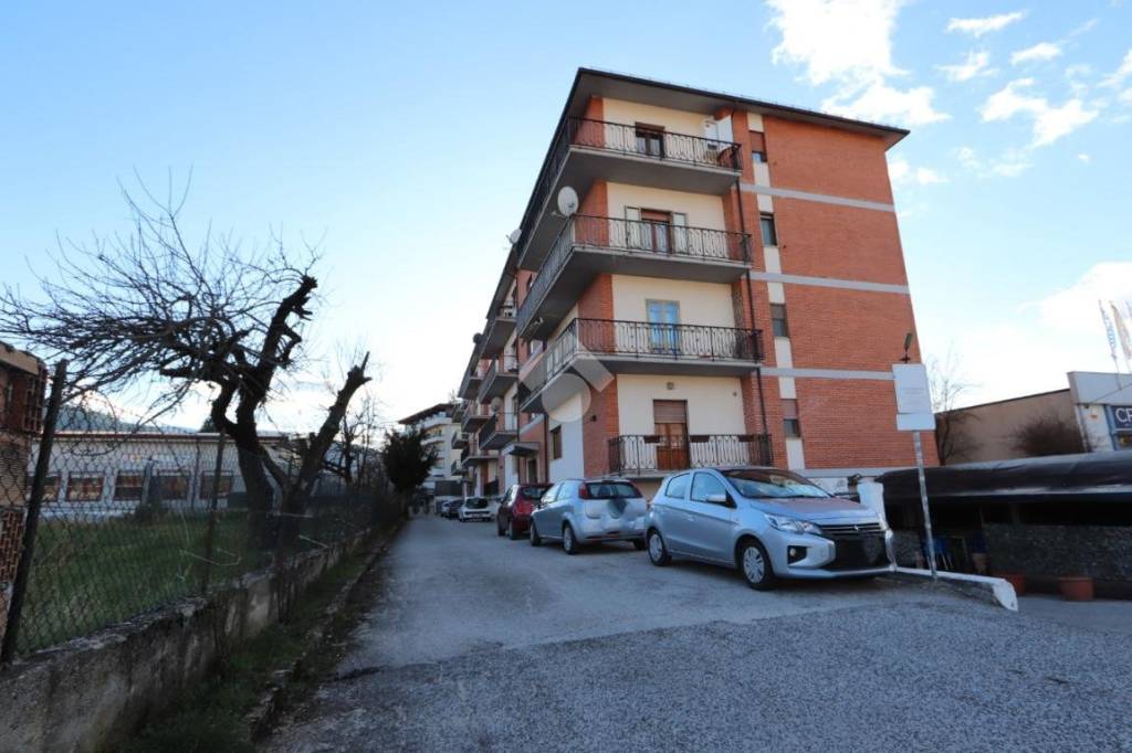 Appartamento in vendita a L'Aquila via ss80