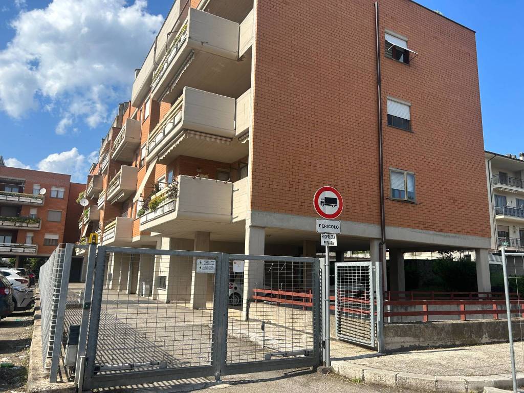 Appartamento in vendita a Viterbo via Luigi Einaudi