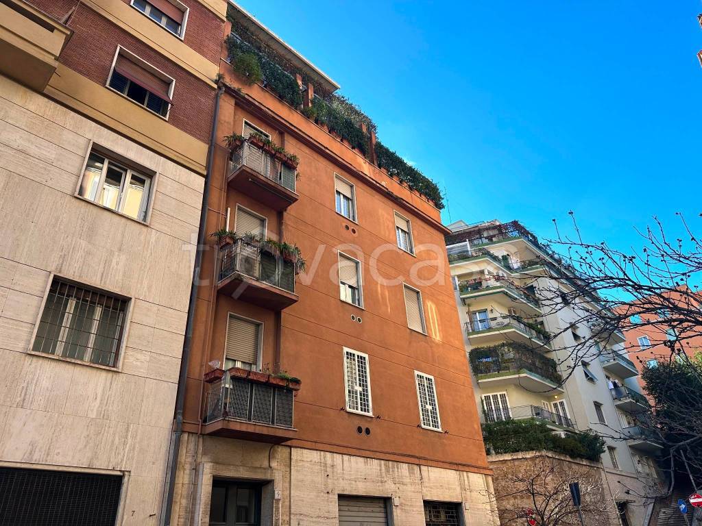 Appartamento in vendita a Roma via Massaciuccoli, 9