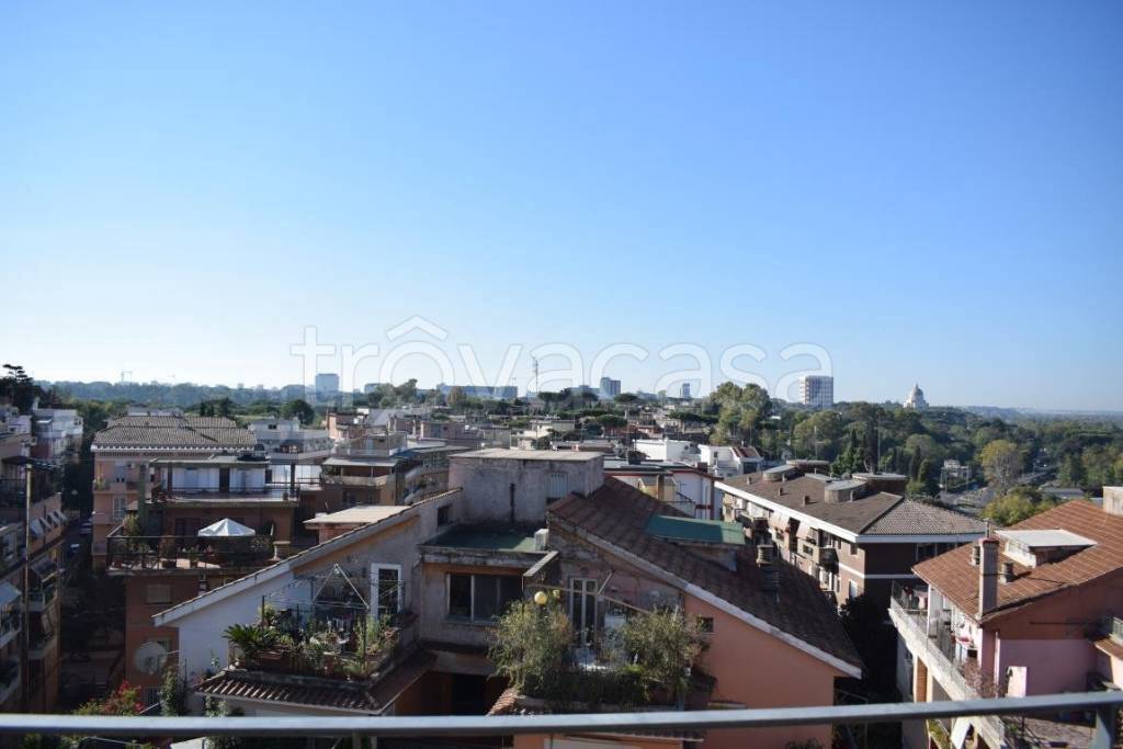 Appartamento in vendita a Roma via Novacella