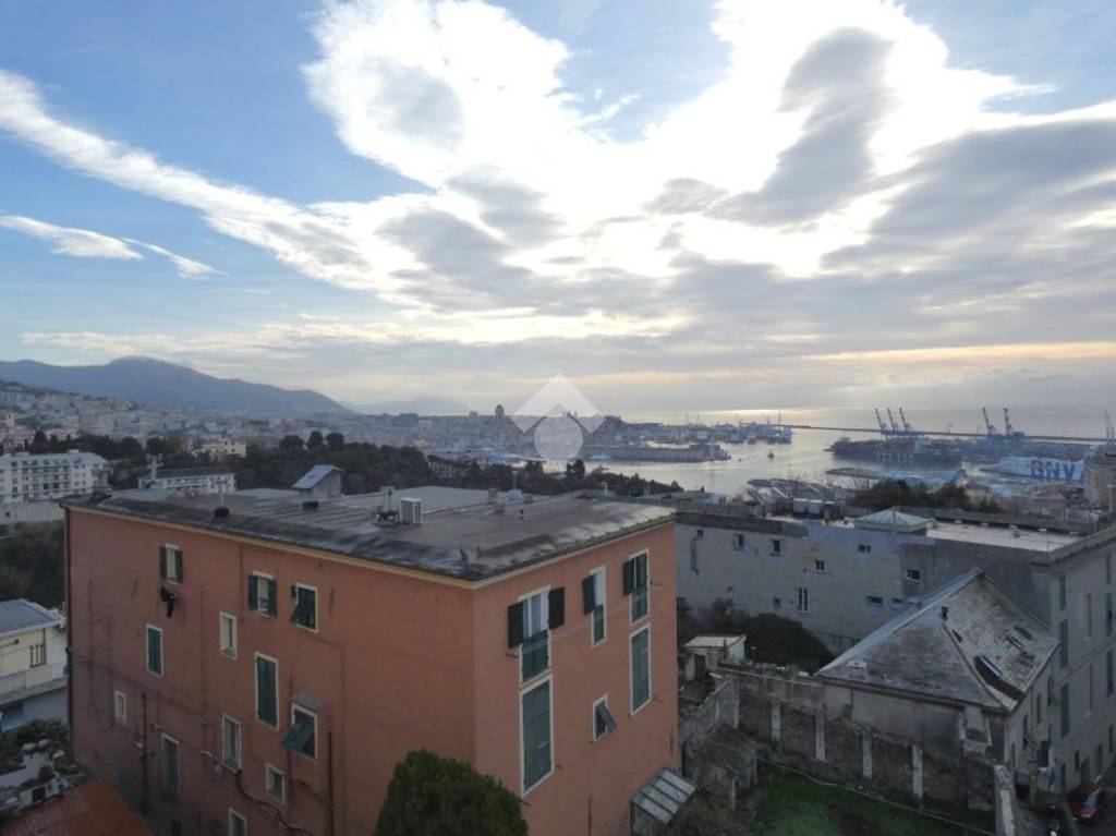 Appartamento in vendita a Genova via Faenza, 14