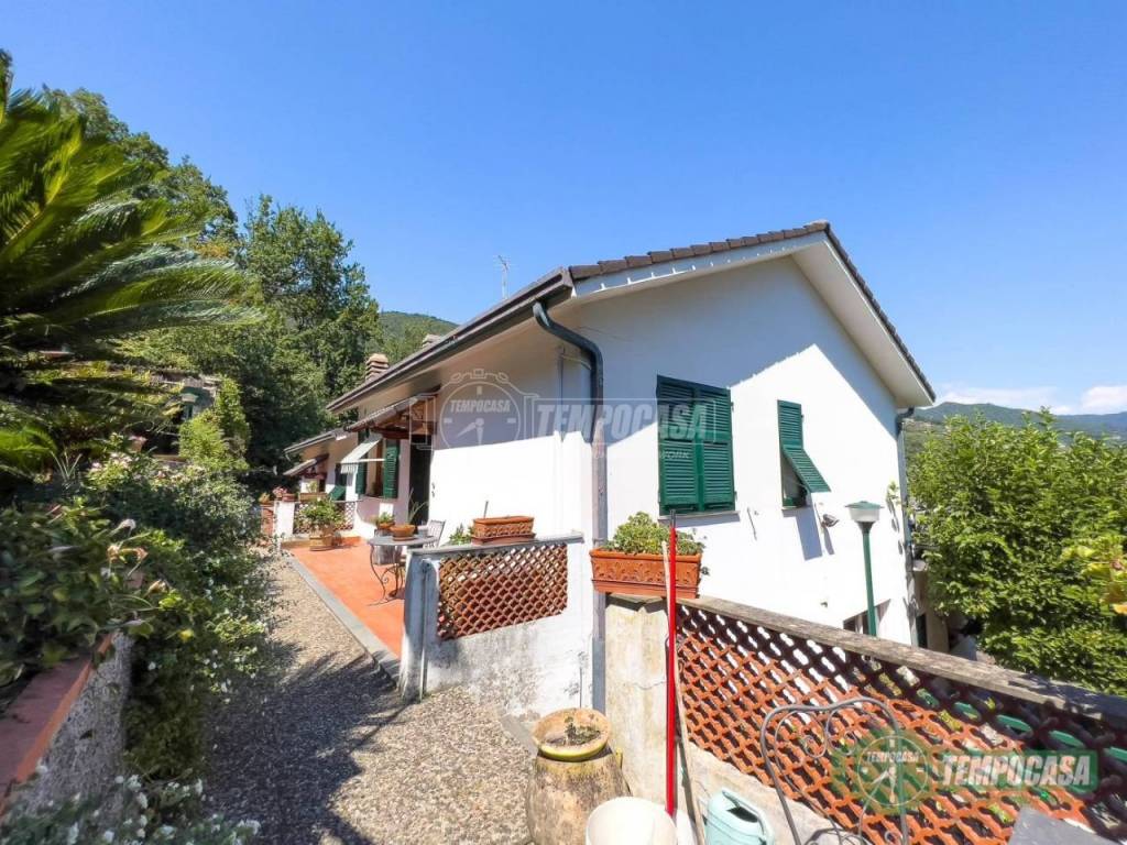 Villa Bifamiliare in vendita a Rapallo via Sotto la Croce 15