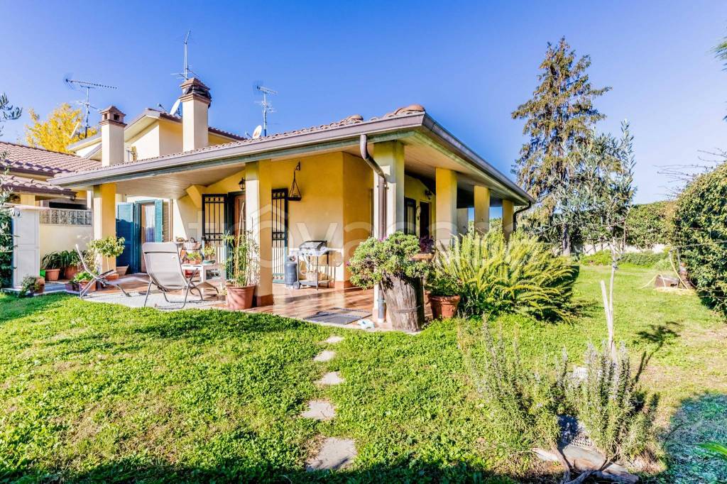 Villa Bifamiliare in vendita ad Albano Laziale vicolo della Villetta, 35