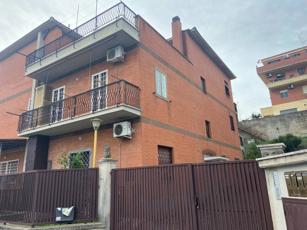 Appartamento in vendita a Roma via Alberto Breglia, 41