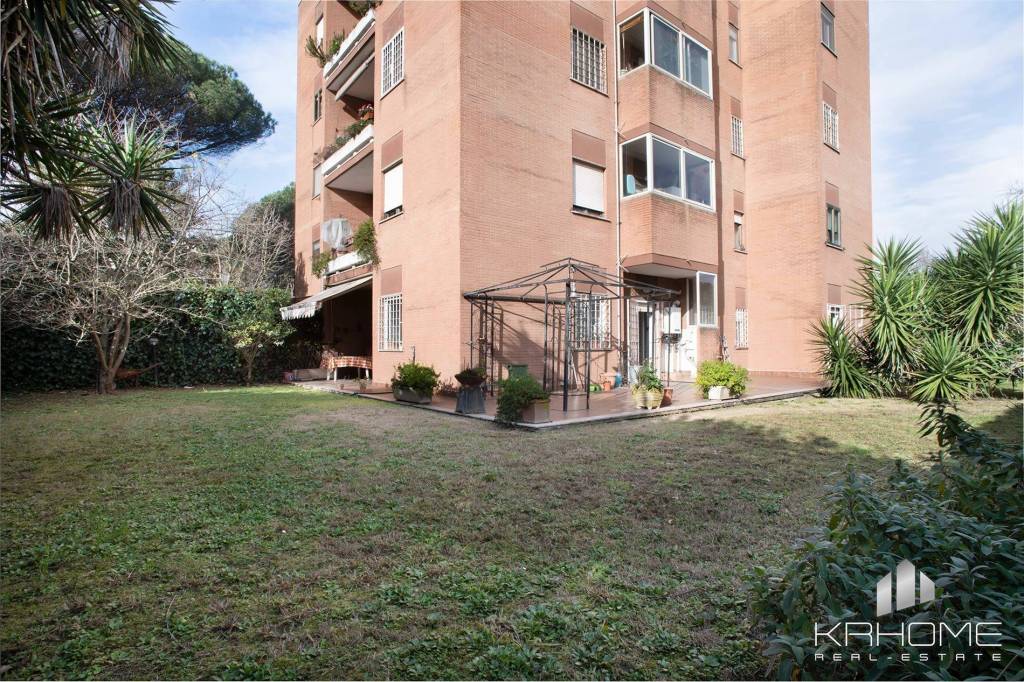 Appartamento in vendita a Roma via Valbondione, 37