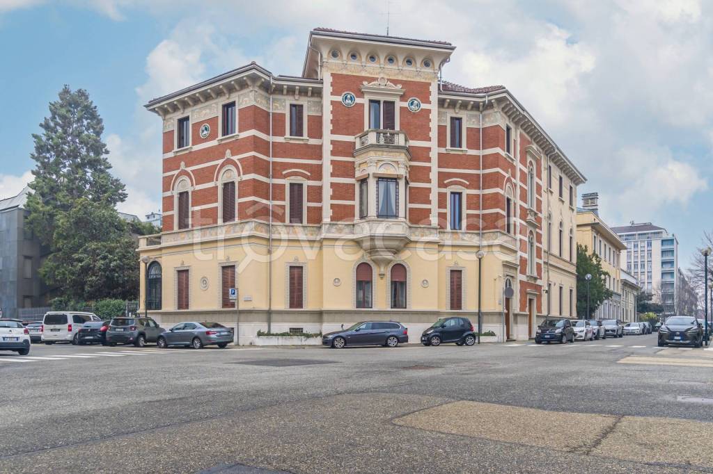 Ufficio in affitto a Torino via Vincenzo Vela, 27
