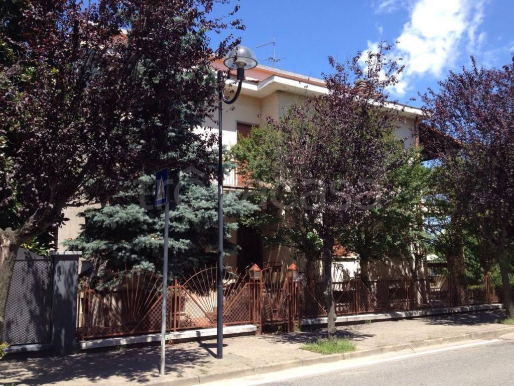 Villa in vendita a Canelli via Ottavio Riccadonna