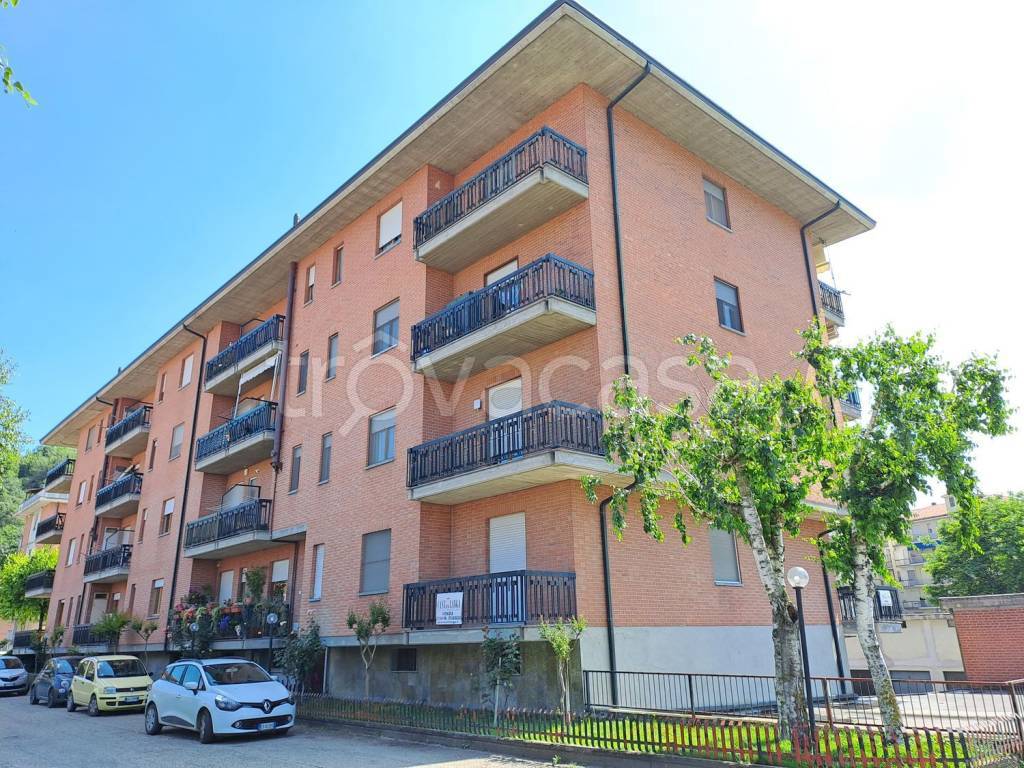 Appartamento in vendita a Santo Stefano Belbo via IV Novembre