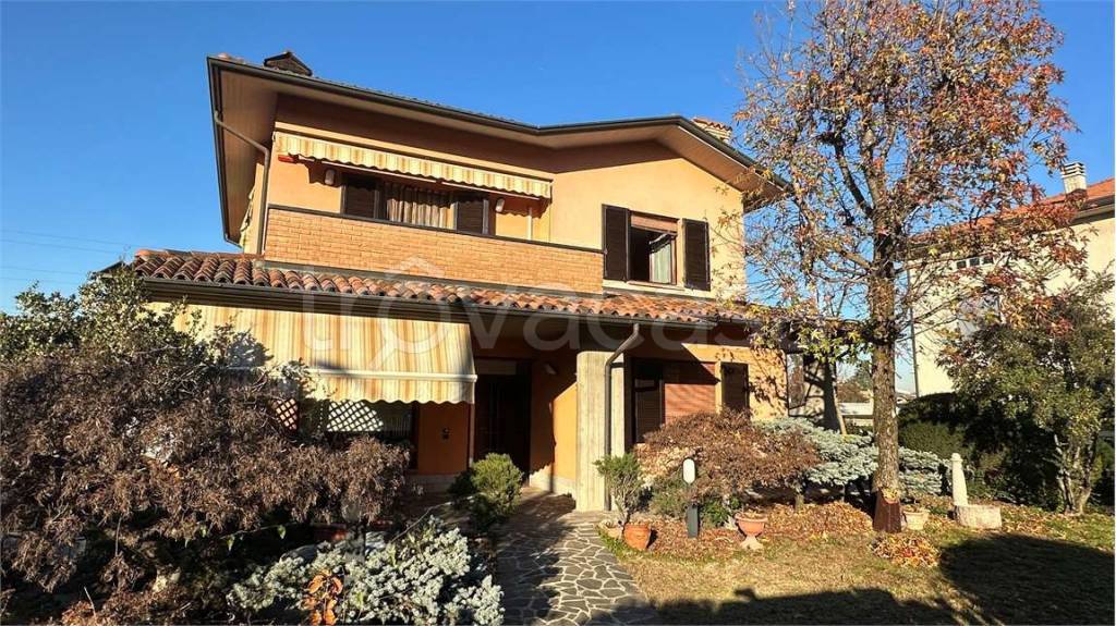 Villa in vendita a Brembate via Pinamonte, 28