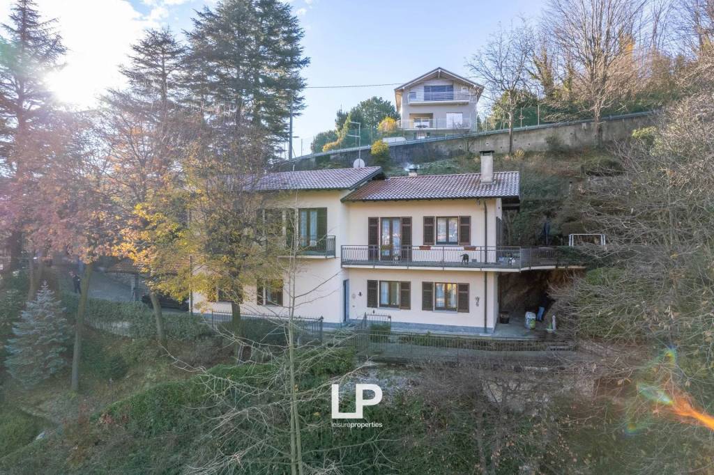 Villa in vendita a Laveno-Mombello via Dalmazia, 2