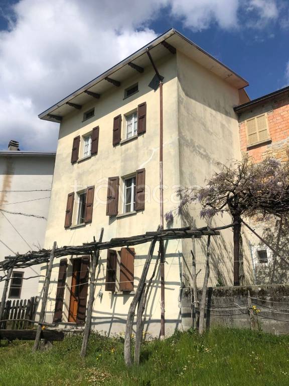 Casa Indipendente in vendita a Varsi località Contile Gherardi, 72