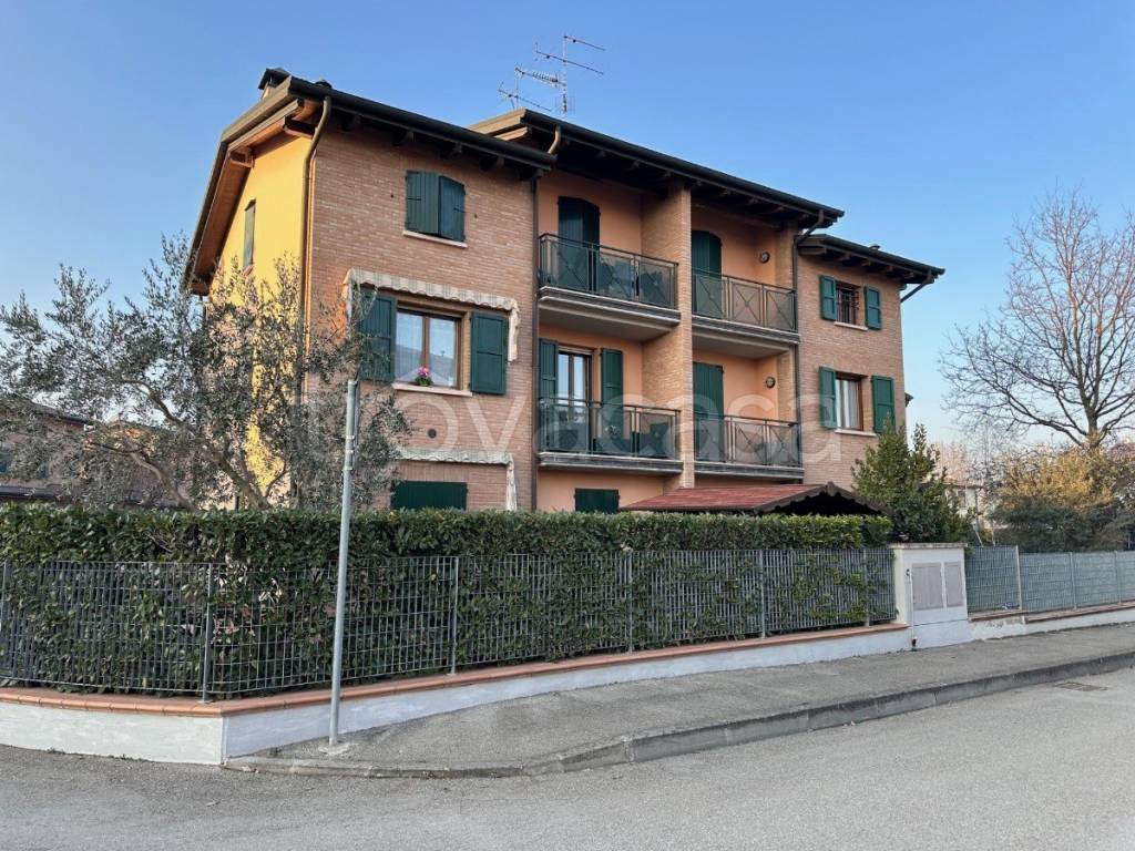 Villa Bifamiliare in vendita a Reggio nell'Emilia via Enrico Fermi