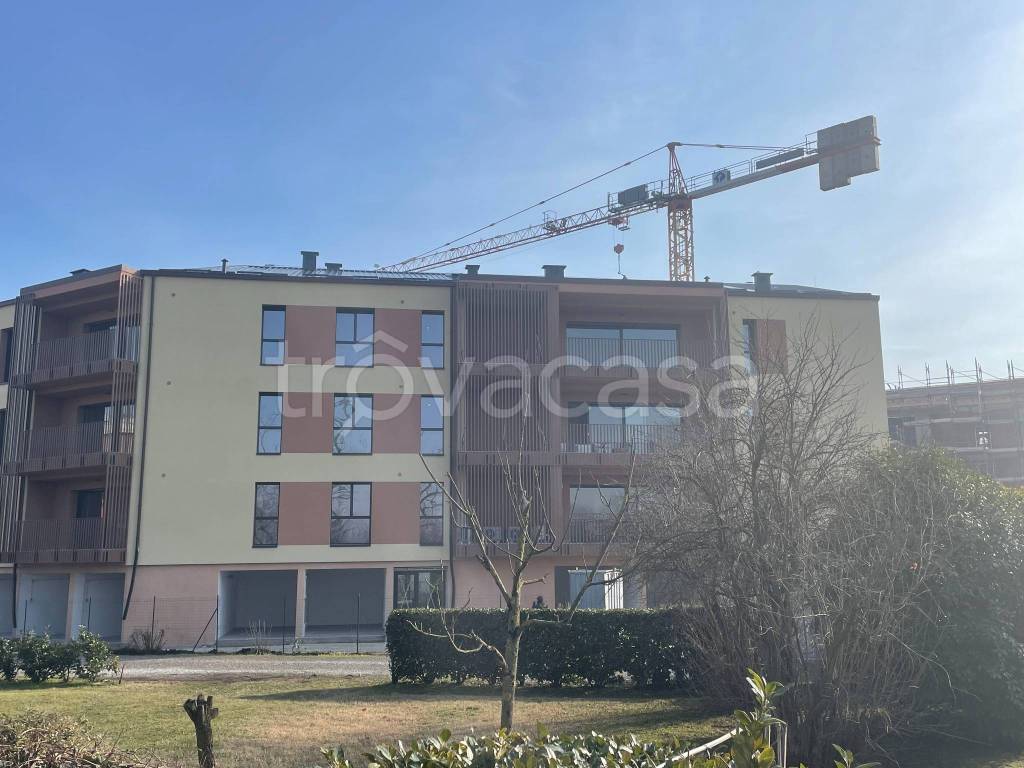 Appartamento in vendita a Lodi viale Piave, 19