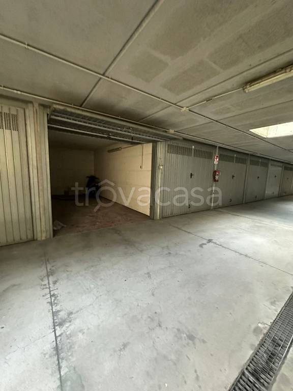 Garage in vendita a Cesano Boscone via Achille Grandi, 6