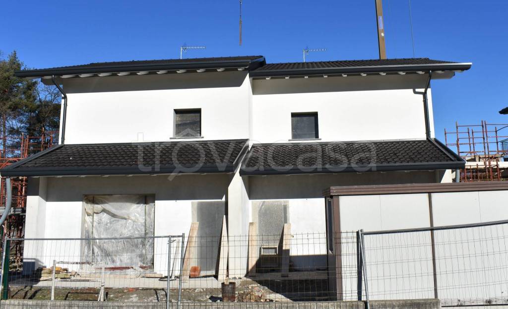Villa Bifamiliare in vendita a Inverigo via Monte Grappa, 19