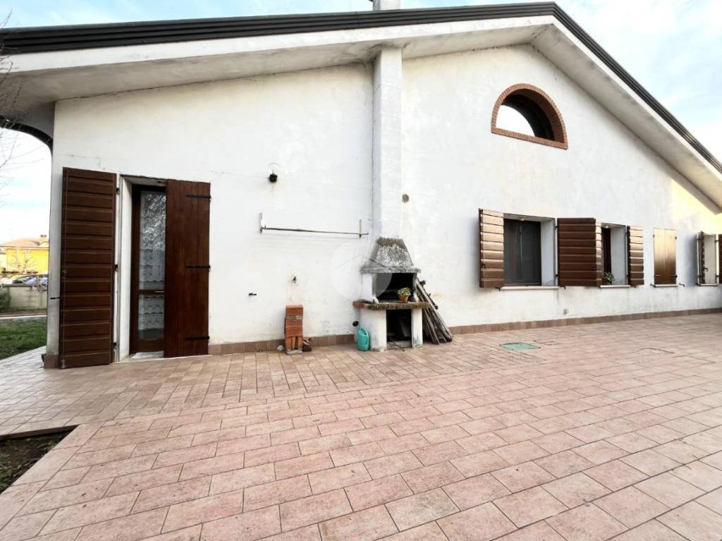 Villa Bifamiliare in vendita a Borgo Virgilio via Parini, 207