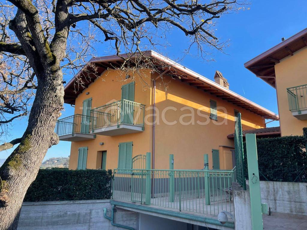 Villa Bifamiliare in vendita a Torgiano via Roma