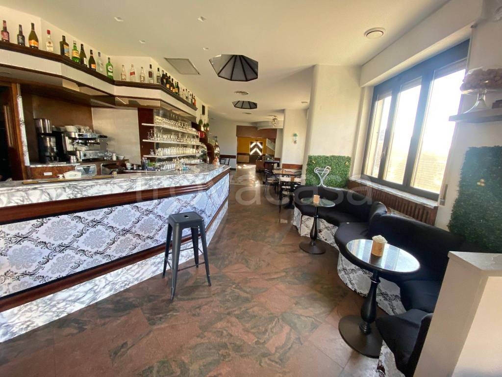 Bar in vendita a Busto Arsizio via Lonate Pozzolo, 87