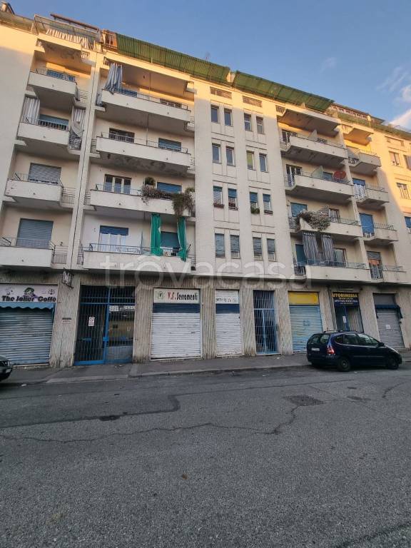 Appartamento in vendita a Torino via Rondissone