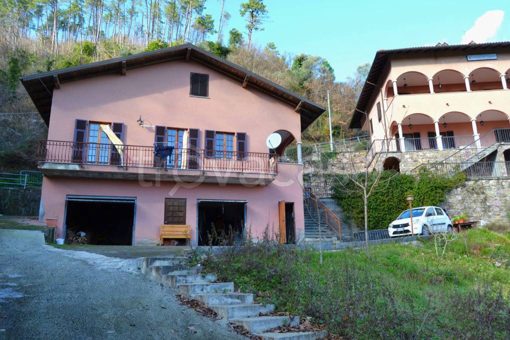 Villa in vendita a Pignone via delle Fonti