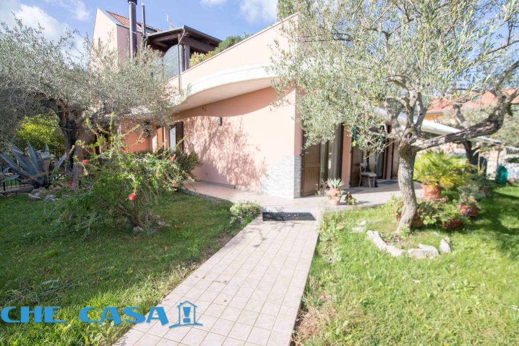 Villa a Schiera in vendita a Montefiore Conca via Einaudi, 16