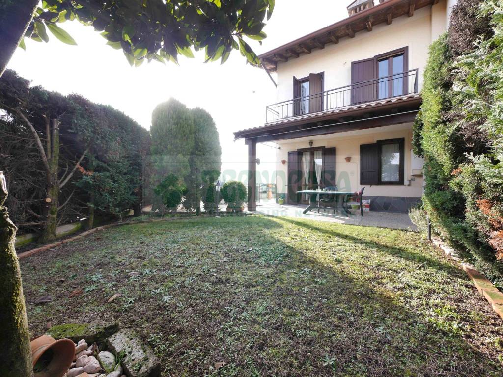 Villa Bifamiliare in vendita a Urago d'Oglio via Europa, 4