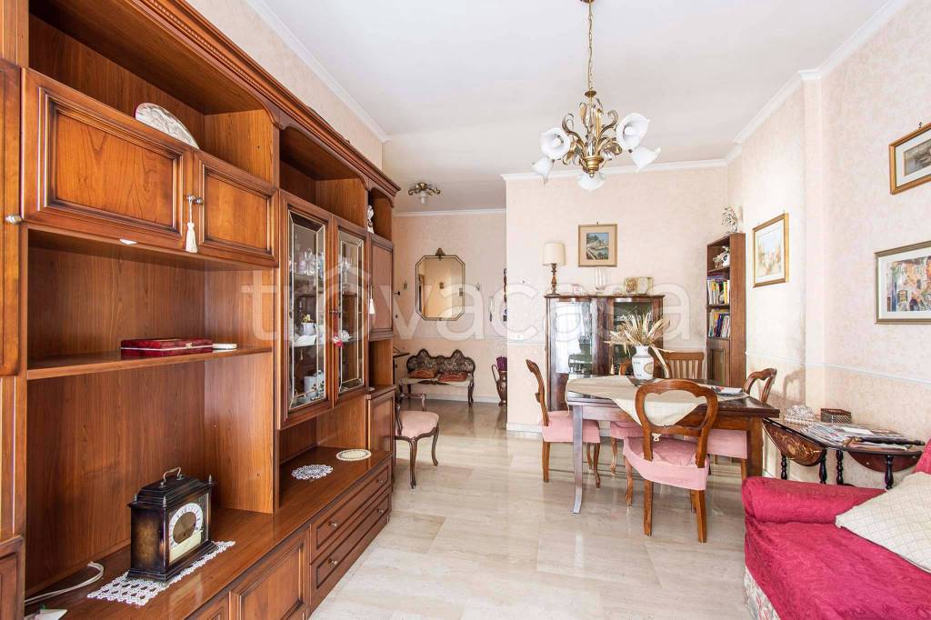 Appartamento in vendita a Roma via Cerreto Guidi