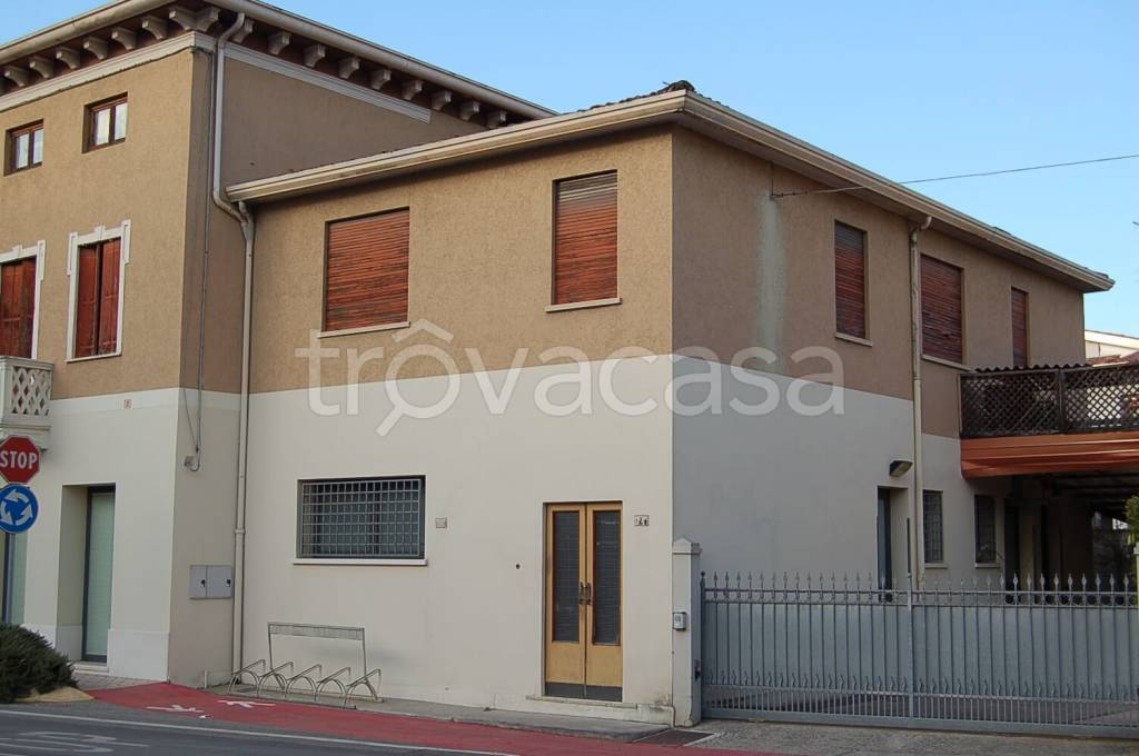 Appartamento in vendita a Carmignano di Brenta via Roma