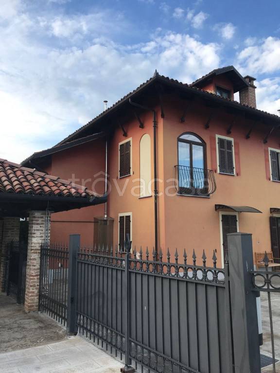 Villa in vendita ad Alba corso Barolo