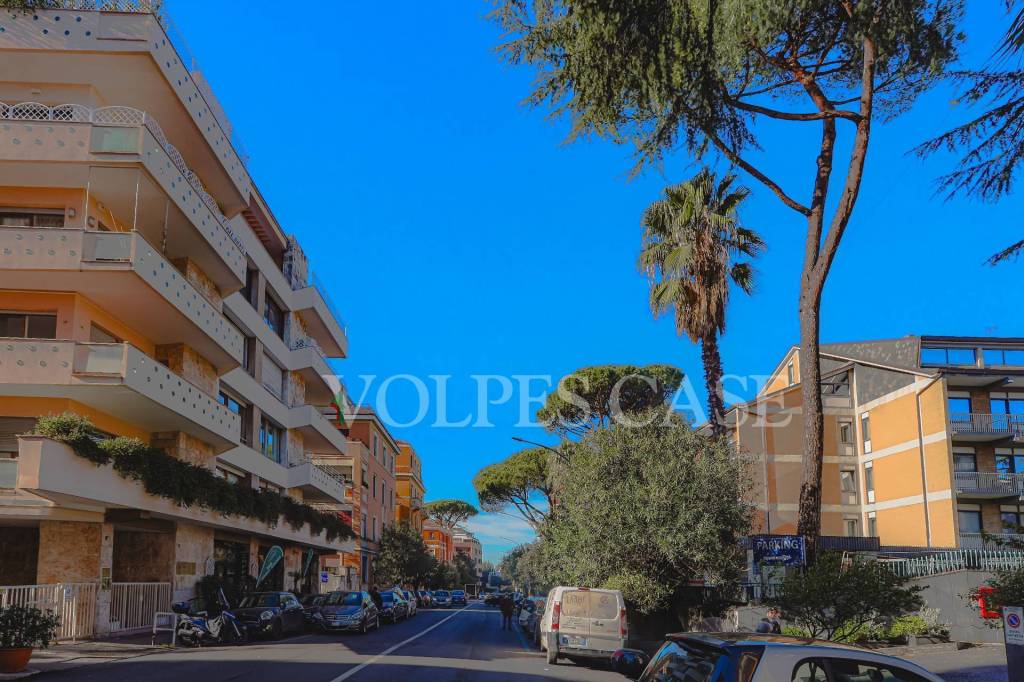 Appartamento in vendita a Roma via Antonio Bertoloni